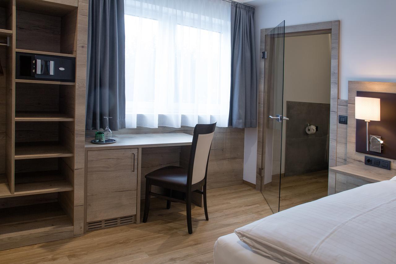 Patrix Hotel, Restaurant, Bar Frankenburg am Hausruck エクステリア 写真